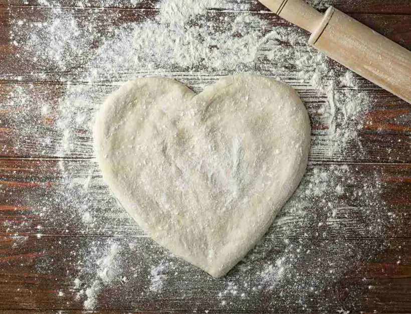 Heart shaped pizza dough - 799x610