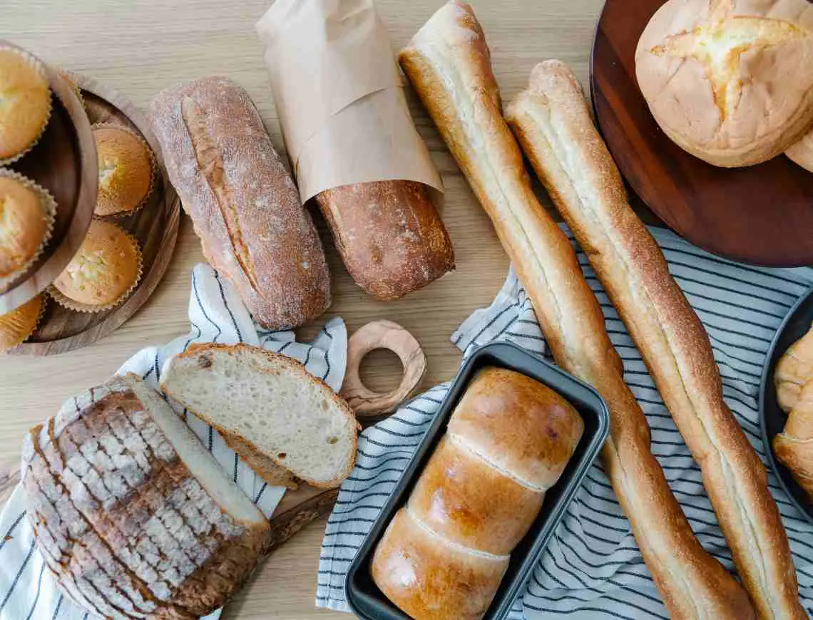 Different types of bread - 799x610