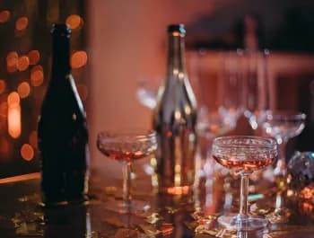 Pink wine in glasses - 350×265