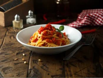 Fresh pasta with a tomato sauce - 350×265