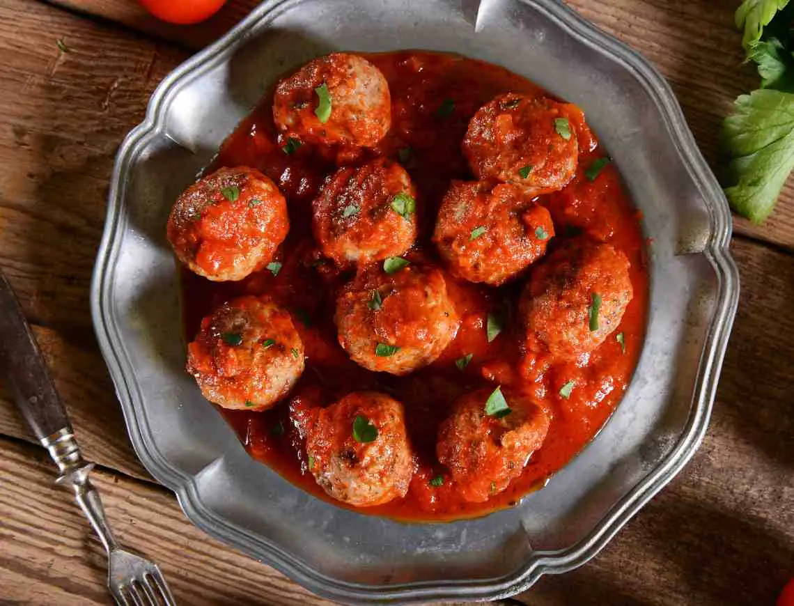 Meatballs in tomato sauce - 799x610