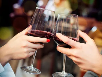 Wine in glasses - 350×265