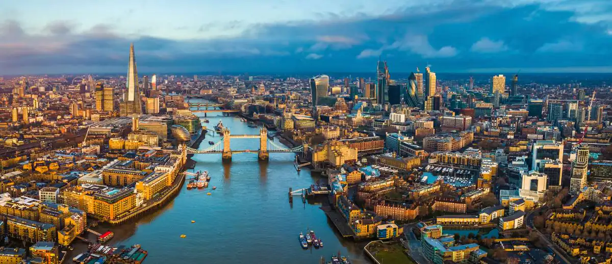 Best Team Building cooking classes in London Feature Image - 1390x600
