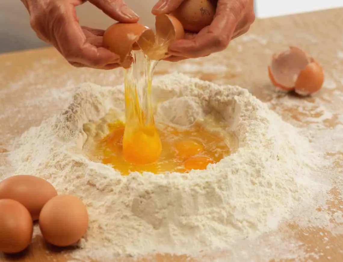 Cracking eggs to make the pasta
