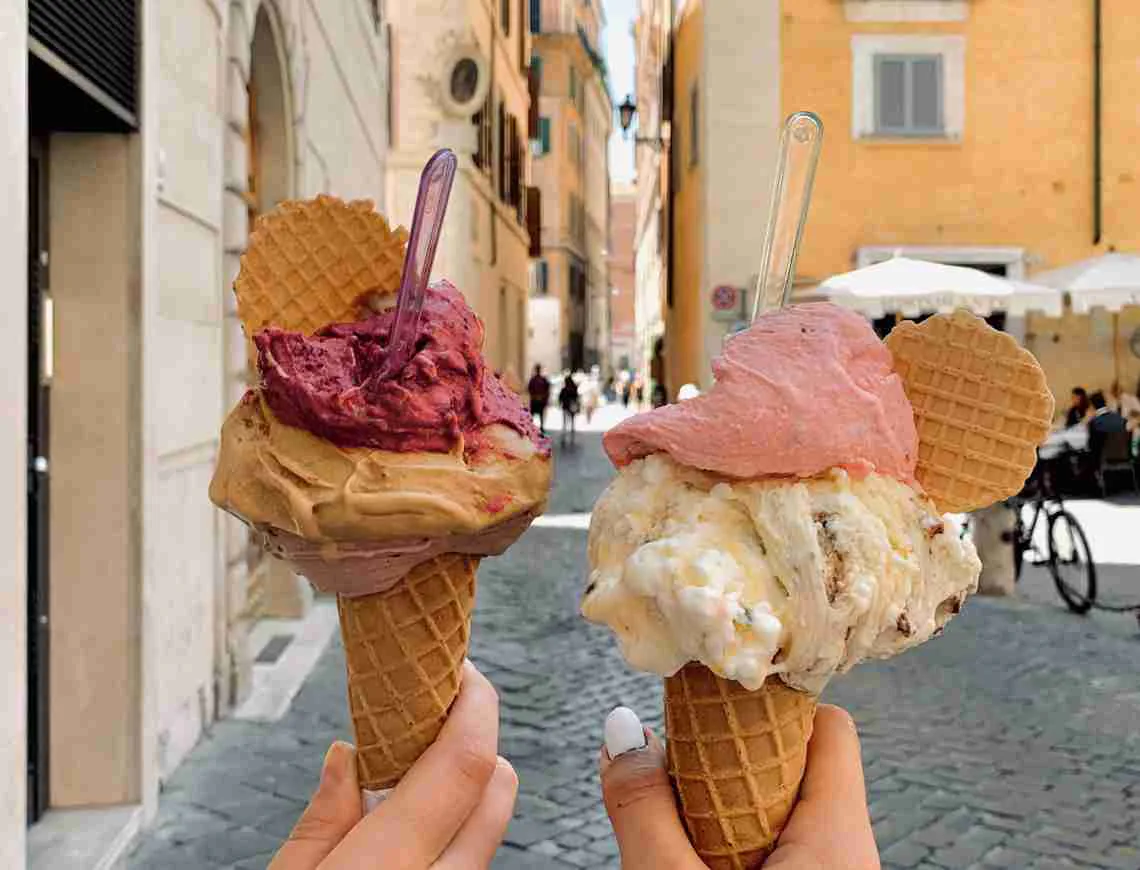 Gelato in the Streets of Rome - 799x610