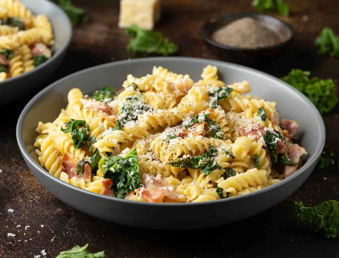 Fusilli with pancetta and kale - 800x610