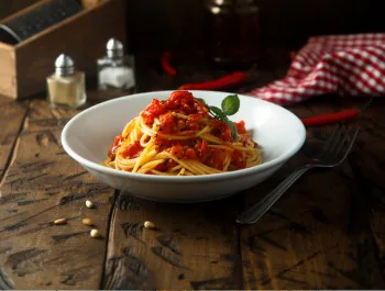 Fresh pasta with a tomato sauce - 350×265