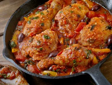 Chicken cacciatore in hot pan